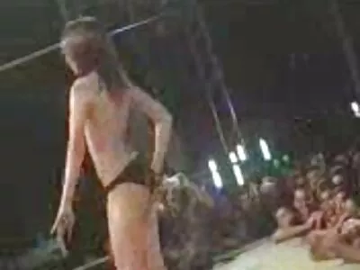 Vì vậy, đẹp phim sex nhat ban vu to khong che brunette swinger vợ làm cho tình dục vui vẻ với các đối tác của anh ấy trong anh ấy đoàn tụ