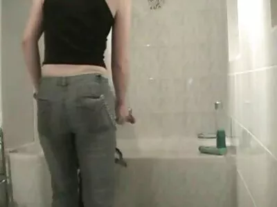 Lớn đít đĩ phim sex nhat ban khong che hd là trượt trên một vòi nước