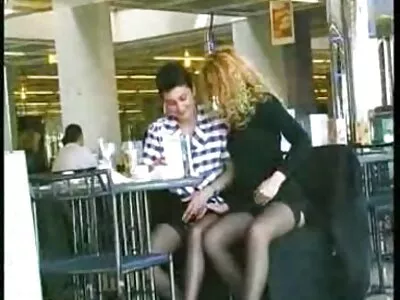 Con gà trống đói Milf được cho ăn một phim sex nhat ban ko che vòi nước